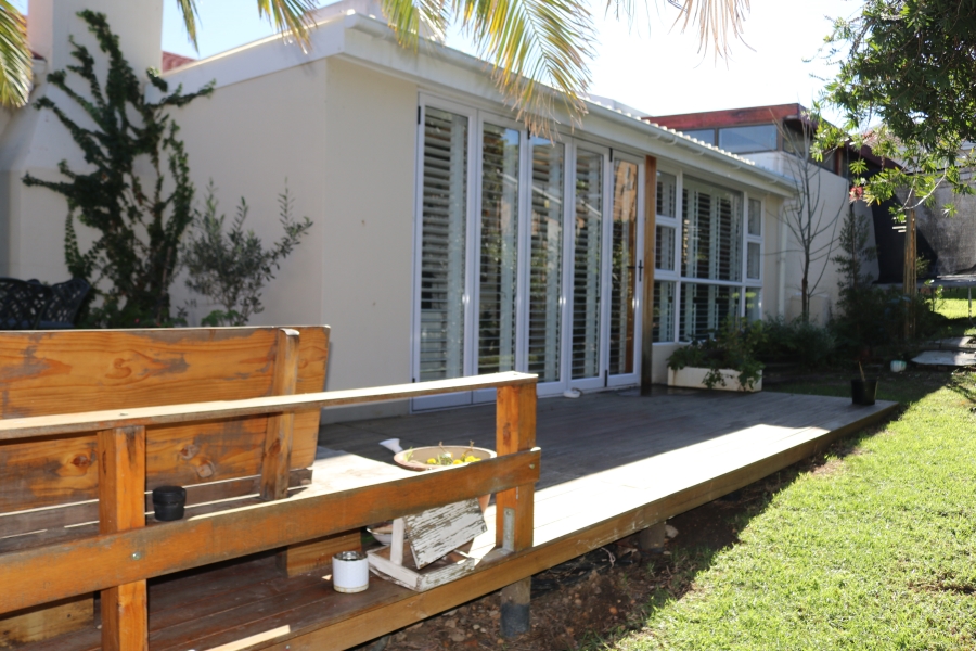 2 Bedroom Property for Sale in Die Wingerd Western Cape